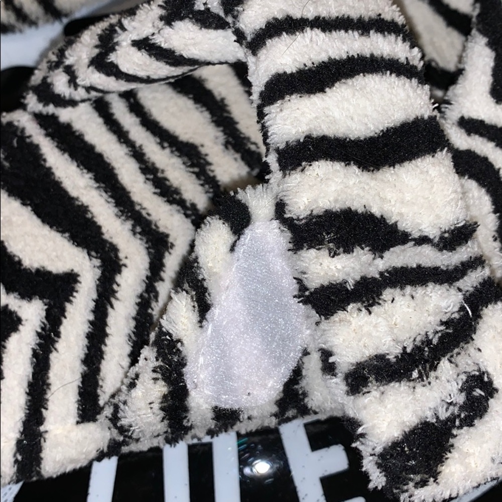Zebra slippers - Picture 3 of 3